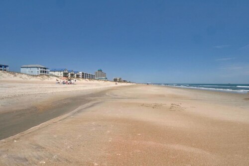 NEW CONSTRUCTION-Pool-Top Floor Luxury Oceanfront Condo-KeylessCheckin-RR Host