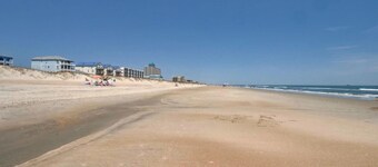 NEW CONSTRUCTION-Pool-Top Floor Luxury Oceanfront Condo-KeylessCheckin-RR Host