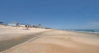 NEW CONSTRUCTION-Pool-Top Floor Luxury Oceanfront Condo-KeylessCheckin-RR Host