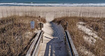 NEW CONSTRUCTION-Pool-Top Floor Luxury Oceanfront Condo-KeylessCheckin-RR Host