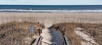 NEW CONSTRUCTION-Pool-Top Floor Luxury Oceanfront Condo-KeylessCheckin-RR Host