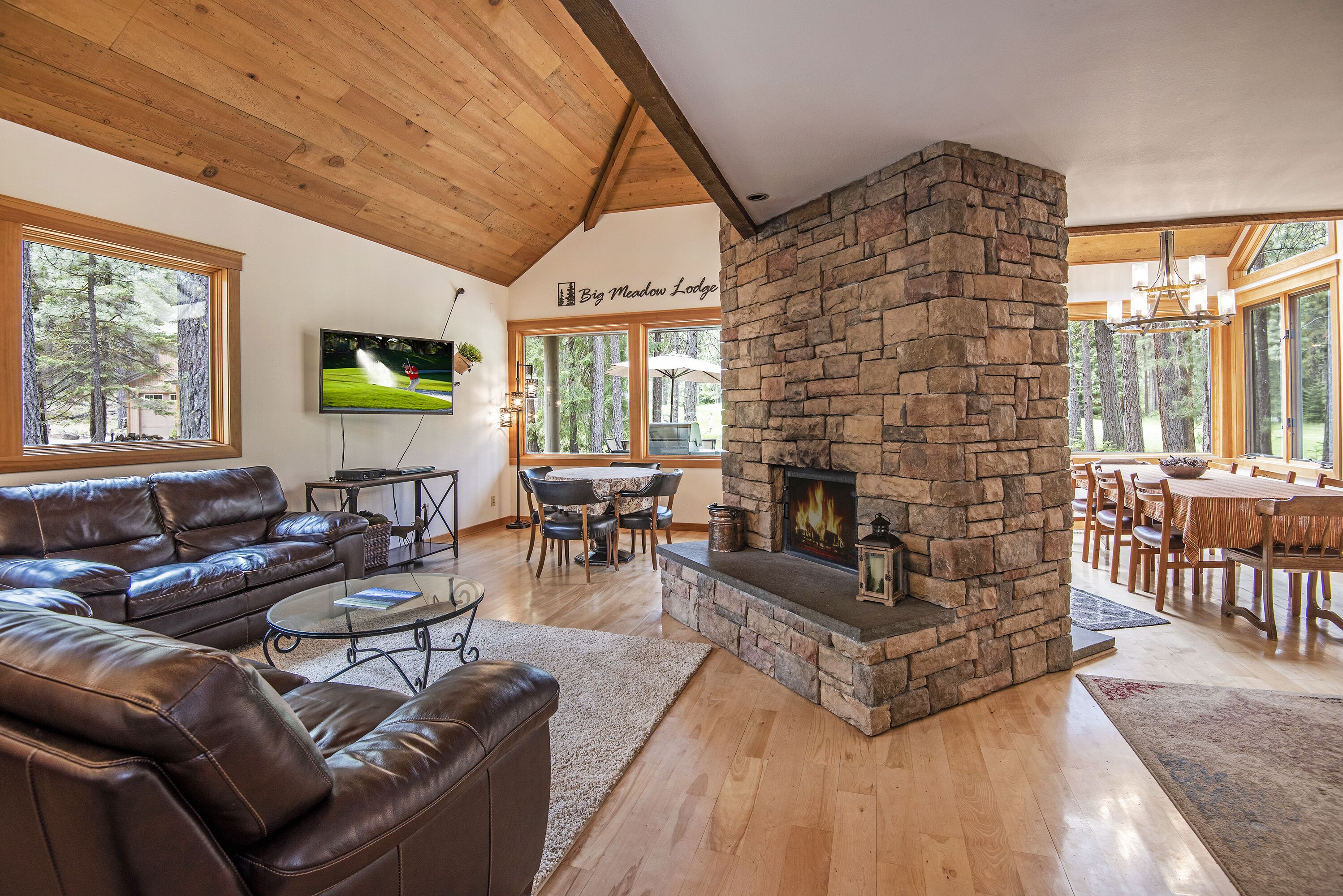 Premier Black Butte Golf Course Home w/ hot tub and sauna