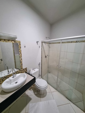 Standard Double Room, 1 Double Bed | Bathroom | Shower, free toiletries, hair dryer, bidet