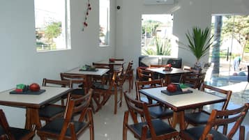 Desayuno buffet incluido todos los días