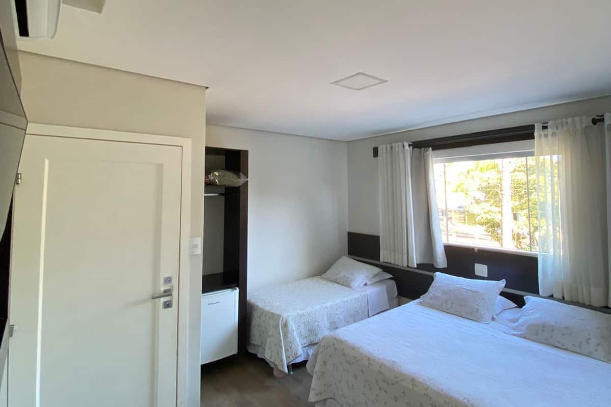 Standard Twin Room | Minibar, desk, blackout curtains, iron/ironing board