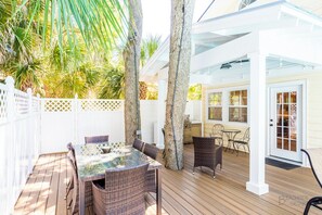 Outdoor dining - 215 Jacana - Carolina Cottage (Hilton Head Island)