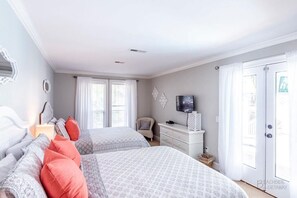 5 bedrooms, desk, iron/ironing board, free WiFi - 215 Jacana - The Carolina Cottage, 5 Bedroom Home, 4th row (Hilton Head Island)