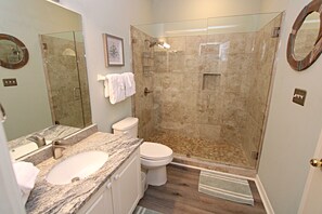 Douche, serviettes fournies