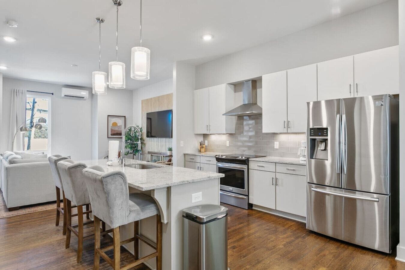 Refrigerador, microondas, horno y parrilla de estufa 