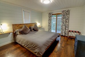 3 bedrooms, iron/ironing board, free WiFi, bed sheets - Beautiful golf course getaway on Madeline island<br> (La Pointe)