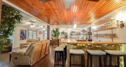 Beautiful golf course property with outstanding views and location