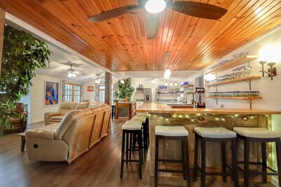 Beautiful golf course property with outstanding views and location