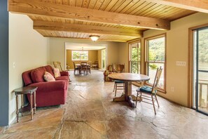 Télévision, cheminée