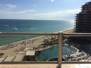 Een buitenzwembad, een verwarmd zwembad