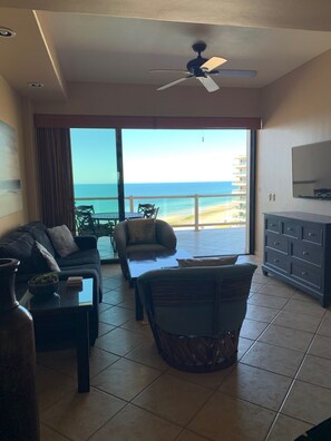 Een smart-tv en een dvd-speler