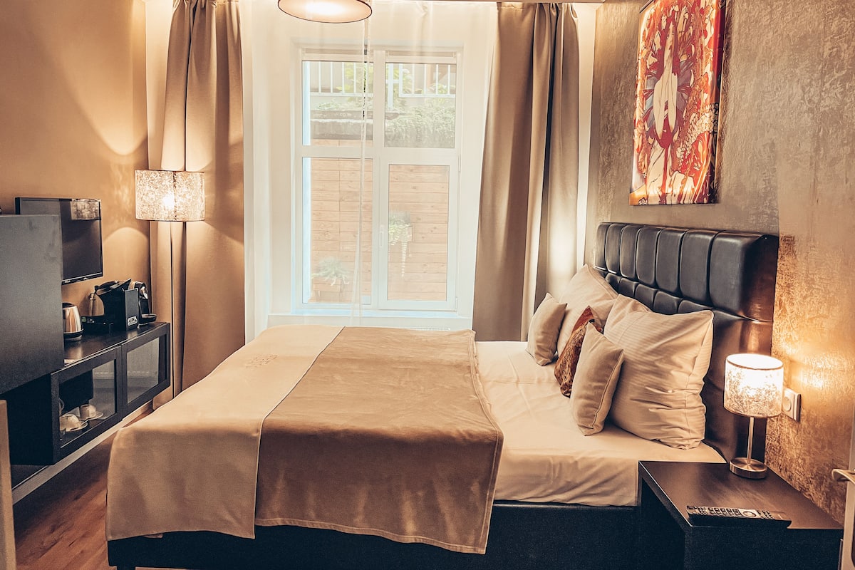 1 bedroom, premium bedding, down duvets, minibar