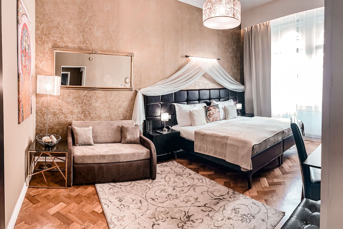1 bedroom, premium bedding, down duvets, minibar
