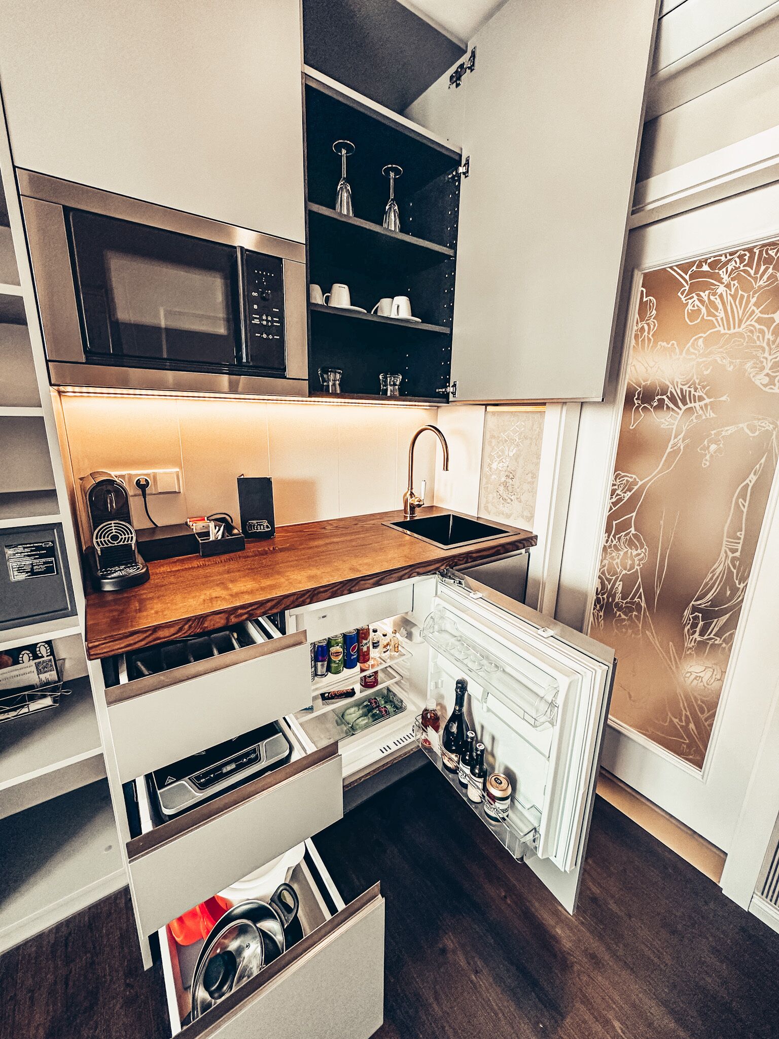 deluxe double room, kitchenette | private kitchen | espresso maker, electric kettle