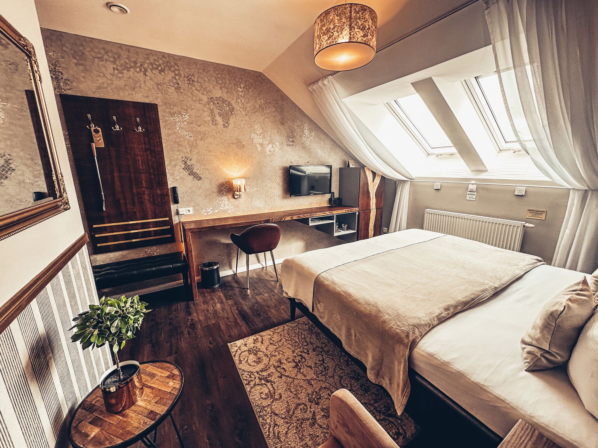 comfort double room, 1 king bed | 1 bedroom, premium bedding, down duvets, minibar