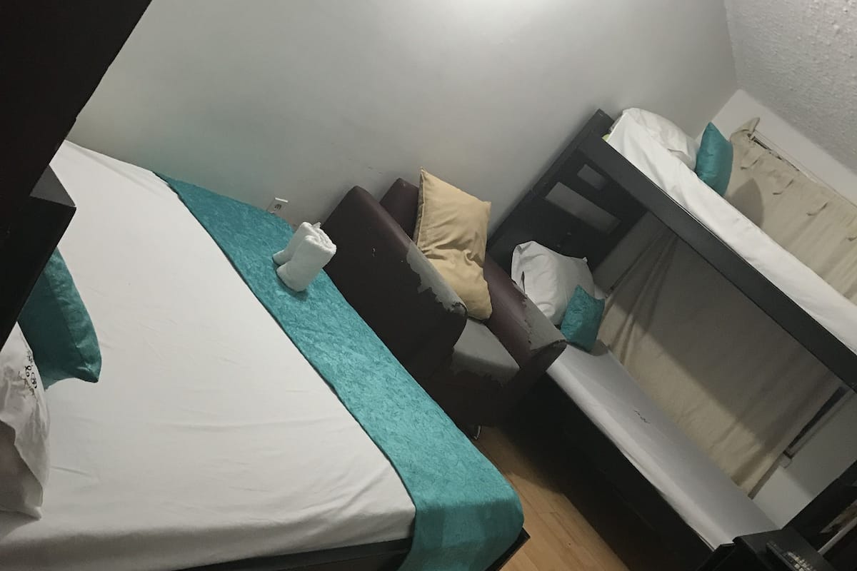 Chambre Quadruple (Air conditioner)