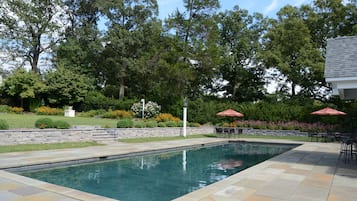 Sæsonbestemt udendørs pool