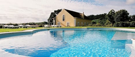 Outdoor pool, pool loungers