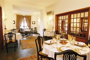 Dinner served, local cuisine - Quinta Nasce Agua (Angra do Heroismo)