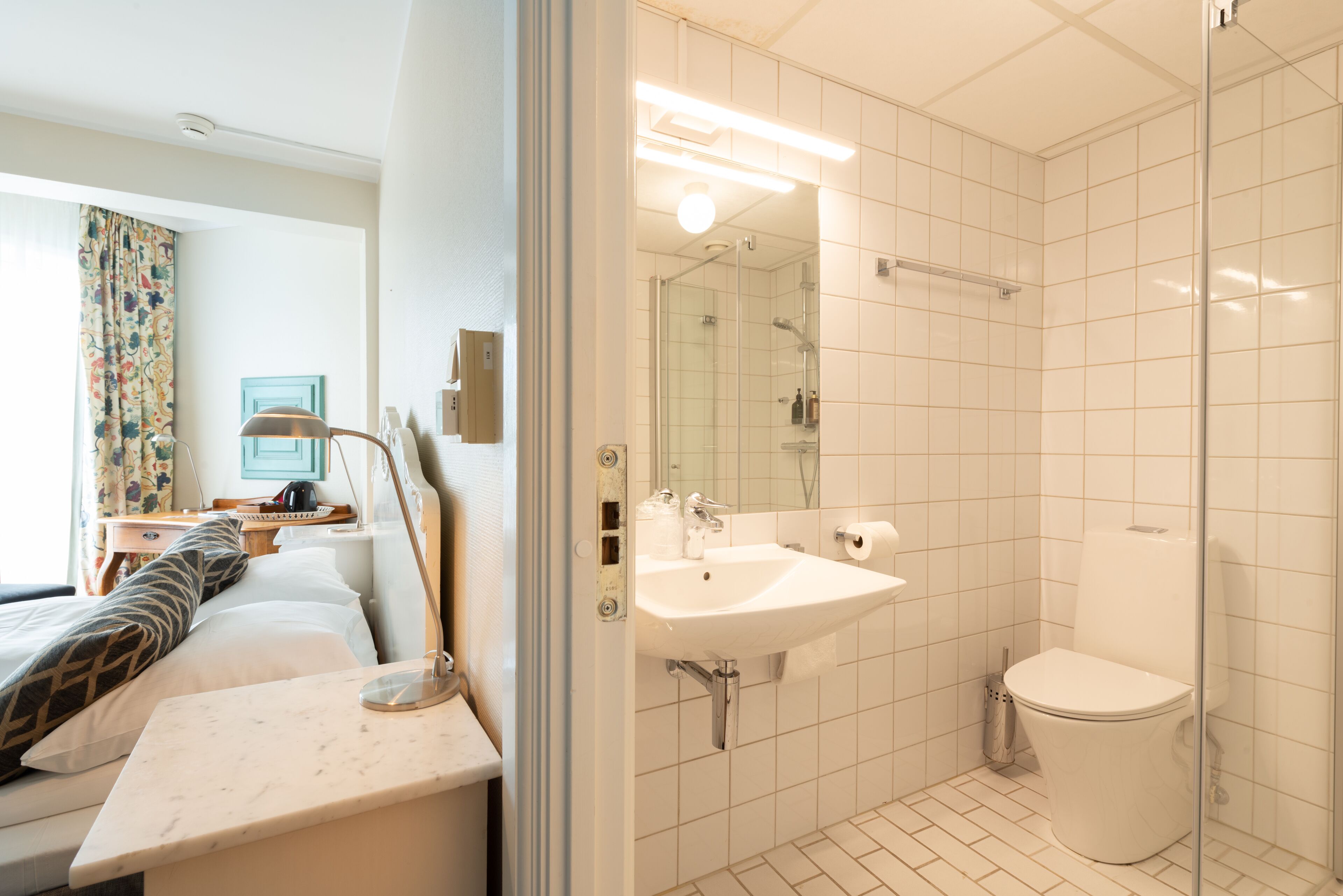 economy double room | bathroom | shower, hair dryer, towels