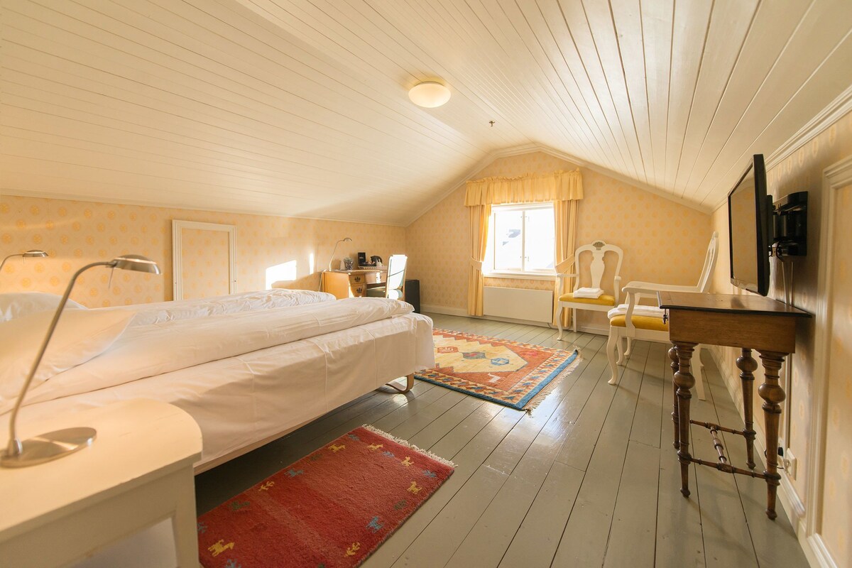 Pillowtop beds, soundproofing, iron/ironing board (on request)