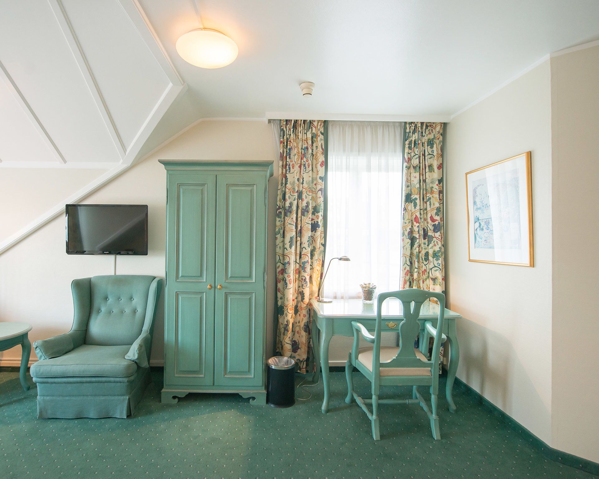 superior double room | 1 bedroom, pillow-top beds, soundproofing, iron/ironing board