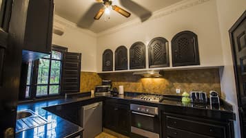 Deluxe Villa | Private kitchen | Fridge, microwave, oven, stovetop
