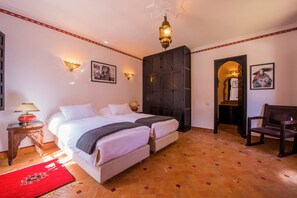 Deluxe Villa | Bathroom | Shower, free toiletries, hair dryer, towels - Maison Ayda (Marrakech)