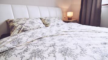 Comfort Apartment, 1 Bedroom | 1 bedroom, desk, iron/ironing board, free WiFi