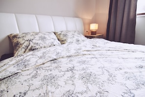 Comfort Apartment, 1 Bedroom | 1 bedroom, desk, iron/ironing board, free WiFi