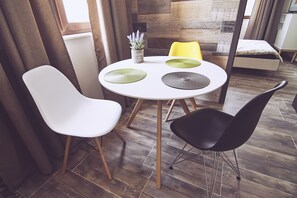 Leilighet – comfort, 1 soverom | Oppholdsområde | Flatskjerm-TV