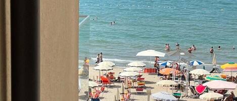 Minibar, bureau, lits bébé (gratuits), Wi-Fi gratuit