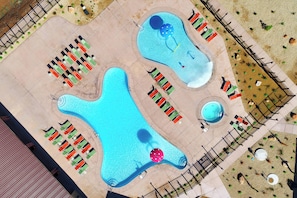 Piscine extérieure (ouverte en saison)