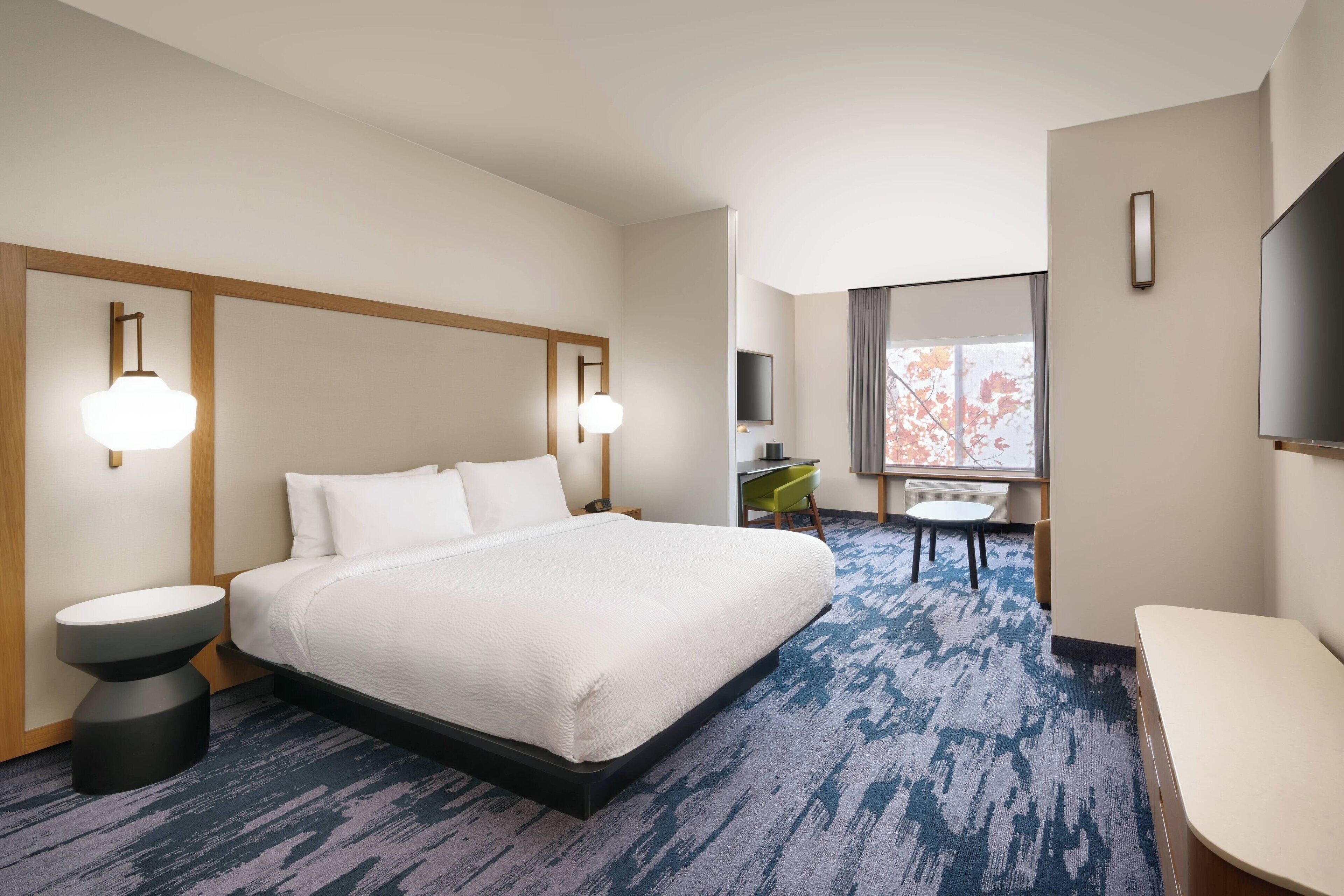 suite, 1 king bed | 1 bedroom, hypo-allergenic bedding, pillow-top beds, in-room safe