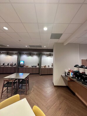 Desayuno bufé gratuito y diario