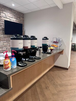 Desayuno bufé gratuito y diario