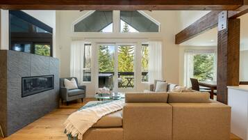 Télévision, cheminée