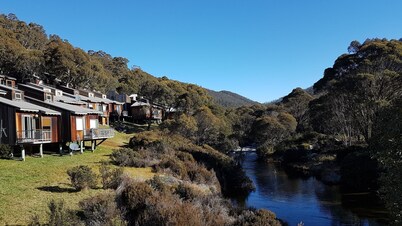 CHILL-OUT * Stay on snow in winter or enjoy a cosy alpine escape in summer!