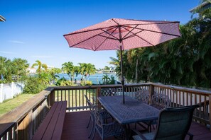 Outdoor dining - Private Waterfront House w/ Dock & Across From the Beach! Spacious Yard & BBQ Grill. Free Activities (Treasure Island)
