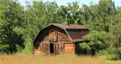 Inicio de registro de país tranquilo en dos estanques. Lo único que pasamos por alto es el paisaje.
