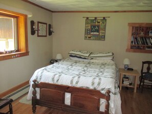 3 bedrooms, iron/ironing board, free WiFi, bed sheets - Quiet Country Log Home on three ponds.  All we overlook is the scenery.. (Parish)