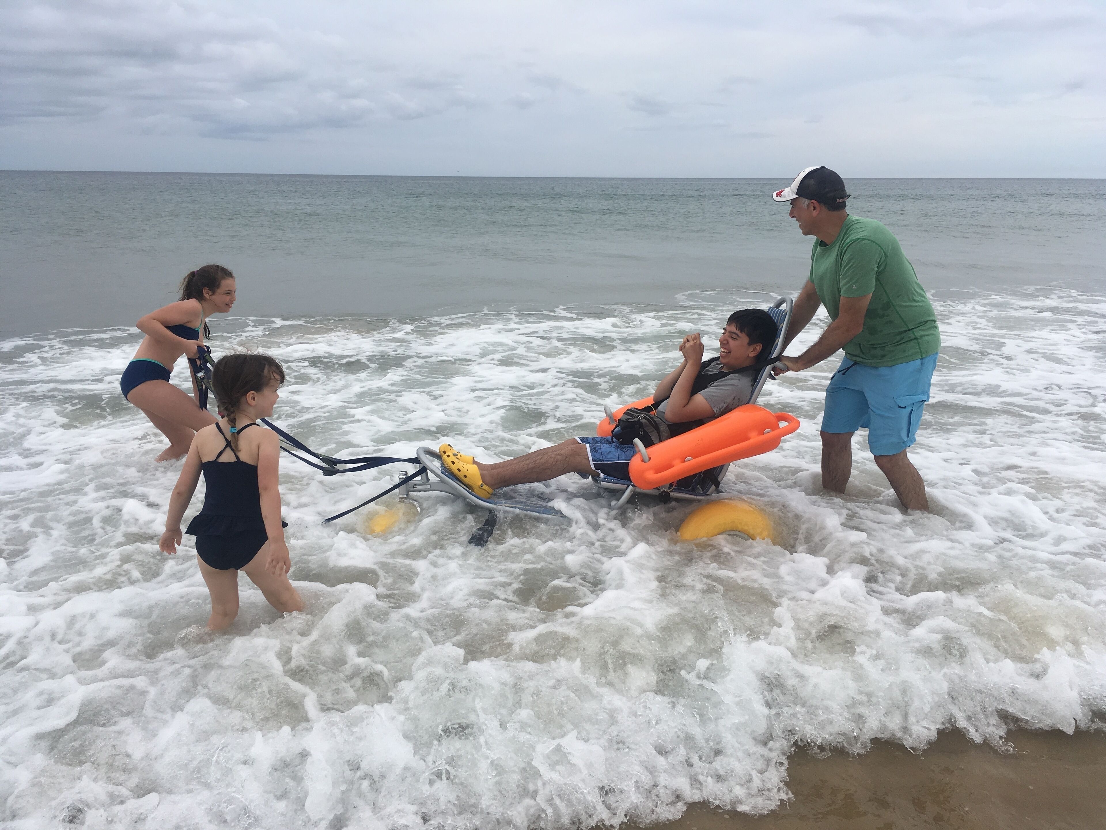 OCEAN FRONT, HANDICAP ACCESSIBLE, SLEEPS 6, PRIVATE BEACH, 2BED/2BA, PARK 4 CARS