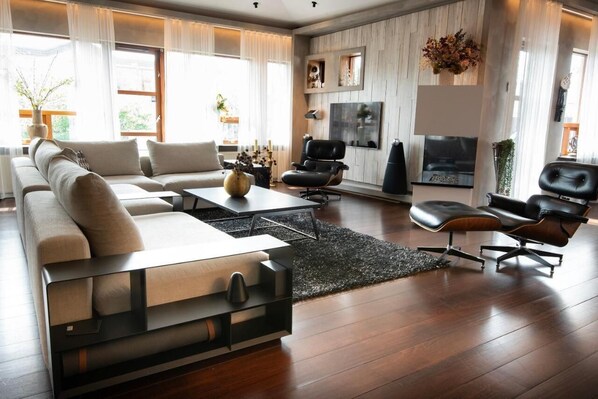 Living room - Luxury Villa Ocean view (Garðabær)