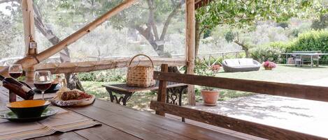 屋外ダイニングエリア