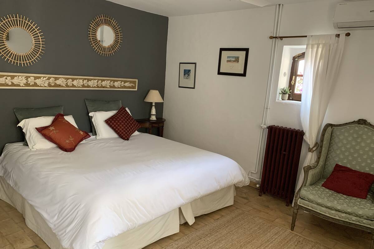 Comfort Suite | Egyptian cotton sheets, premium bedding, memory-foam beds, in-room safe