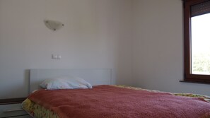 2 Schlafzimmer, Reisekinderbett, kostenloses WLAN, Bettwäsche